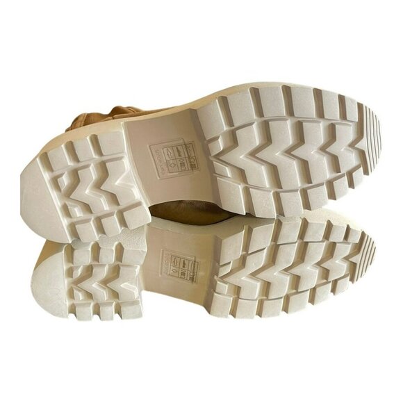 Dolce Vita Suede Sz 8.5 Lug Boots Almond Toe and Gore Side Pull On Panels - Picture 5 of 7